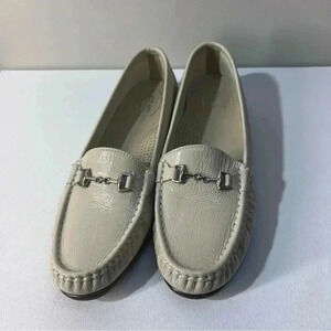 SAS METRO BEIGE PATENT LEATHER FLATS WOMEN'S SHOES SLIP-ON  CADUAL SIZE 9 1/5